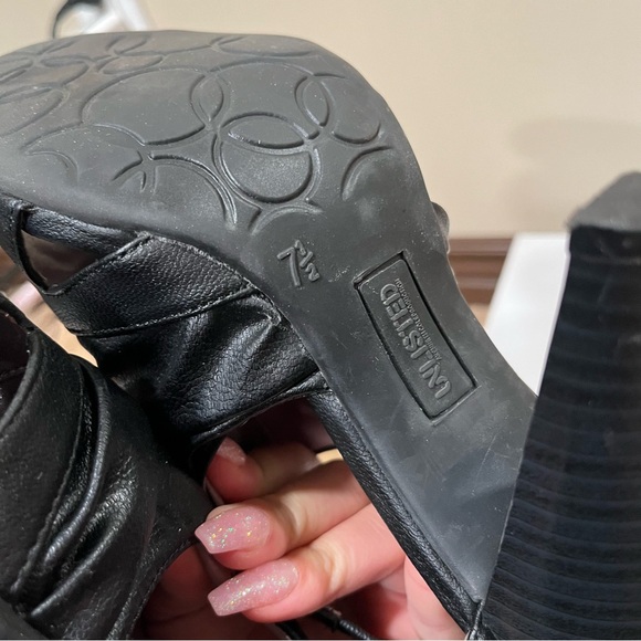 Unlisted Black Heels - Picture 7 of 9